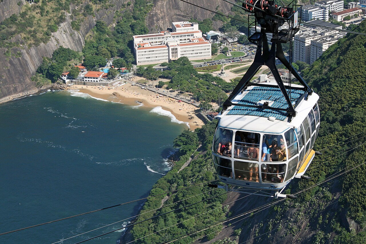 Bondinho chegando ao Pão de Açúcar