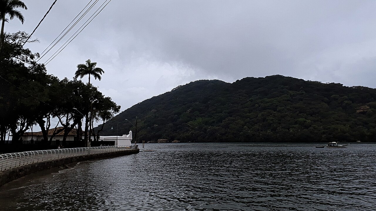 Fortaleza de São Tiago à beira do Canal