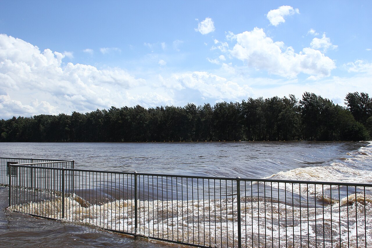 NepeanRiver downsteam of Victoria Bridge after heavy rainfall in the catchment 2013 02 24