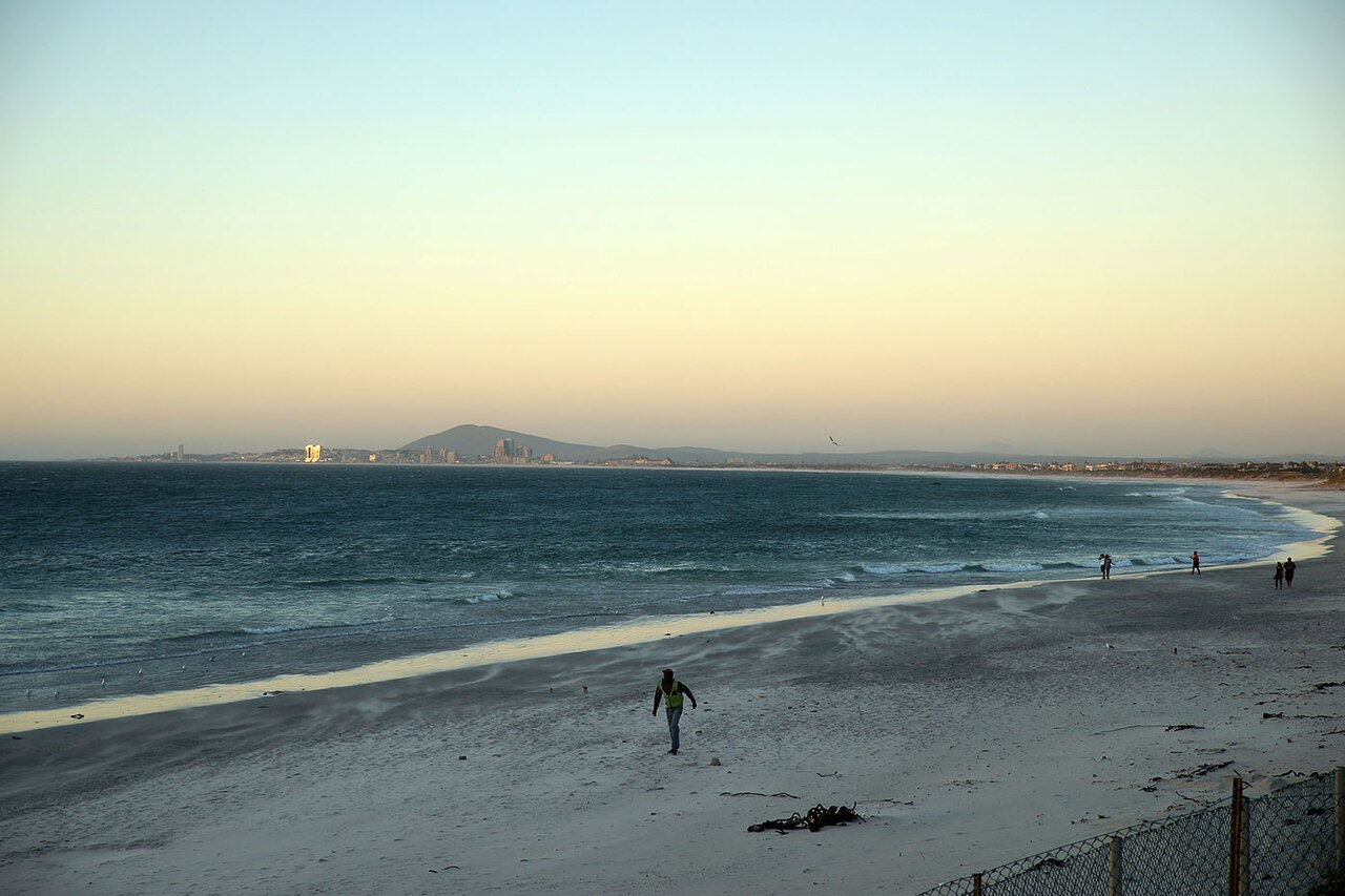 DSC00296 Milnerton-Beach (Capetown) (16091532458)