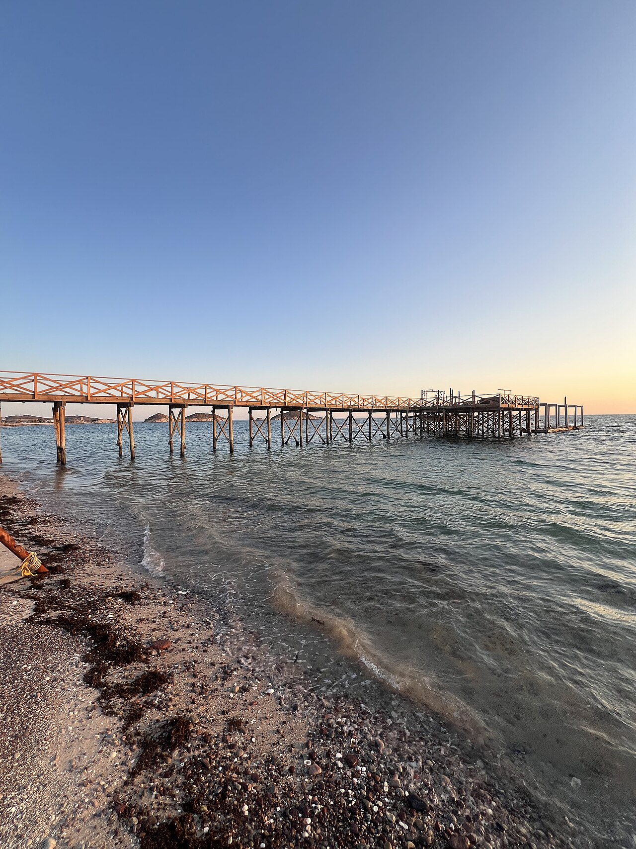 Atardecer en muelle 08