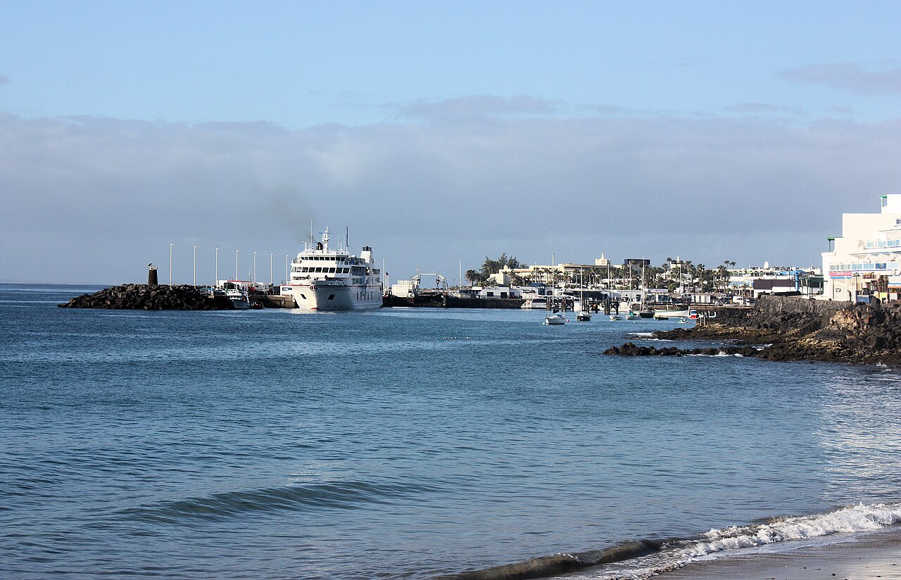 Playa Blanca, view to the port