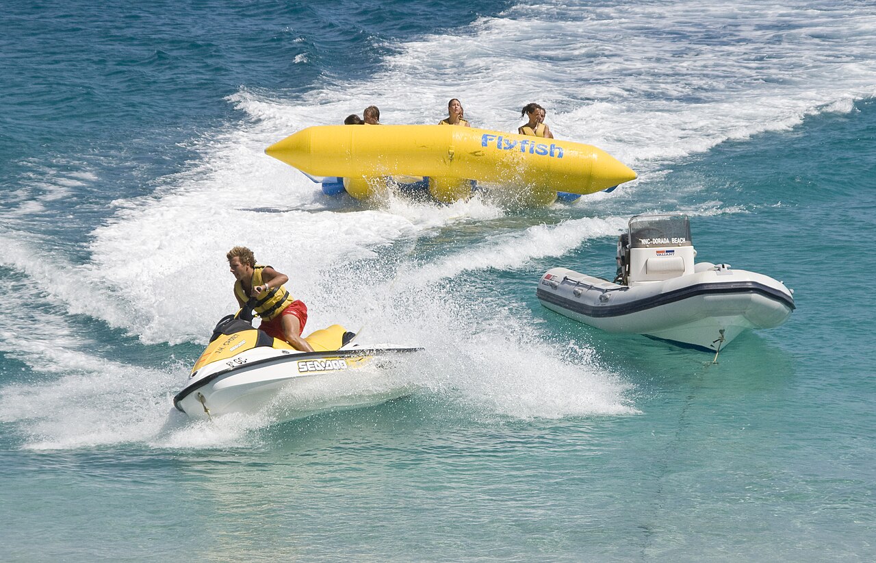 Holiday transport at Playa Blanca beach, Lanzarote (2667715744)