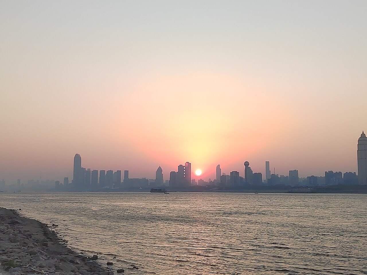 Sunset on the Yangtze River in Wuhan (20250111)