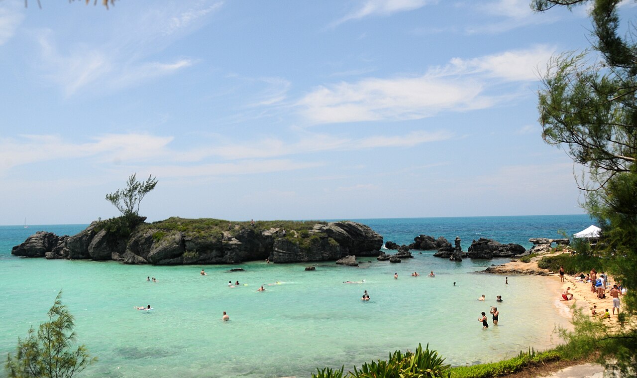 Bermuda - Beach in a cove near St. George - panoramio