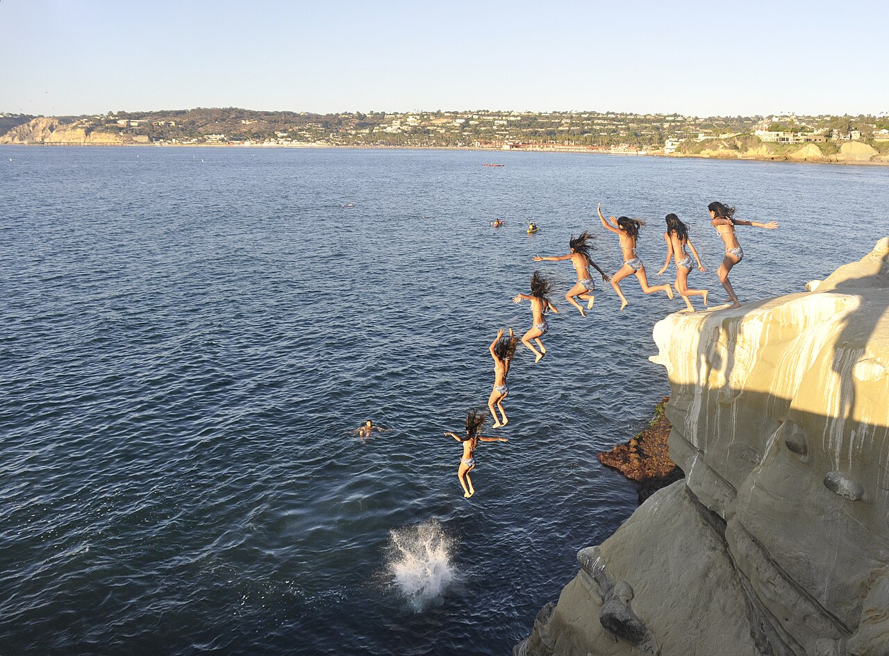 La Jolla Cove cliff diving - 02