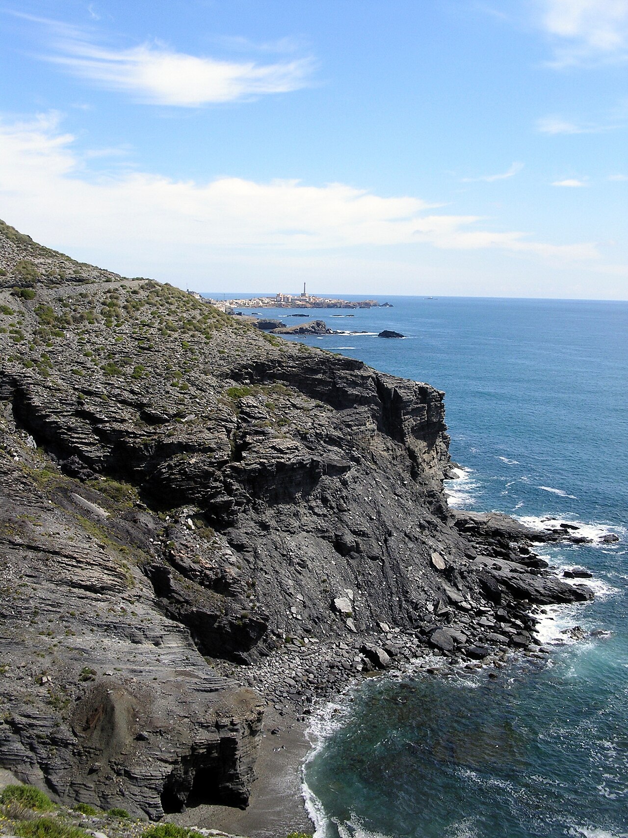 2011-04-23 Acantilado con el Cabo de Palos al fondo - panoramio