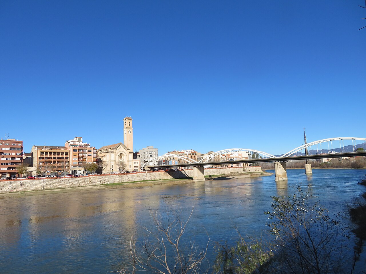 Barrio de Ferreries y río Ebro (Tortosa, comarca Bajo Ebro)