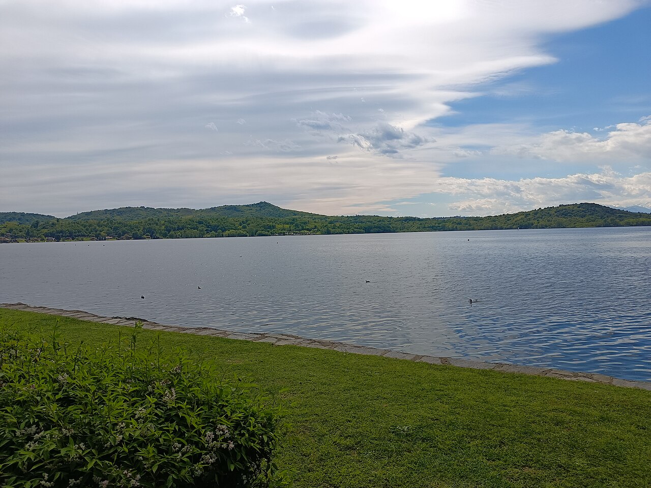 Lake Viverone - Right side
