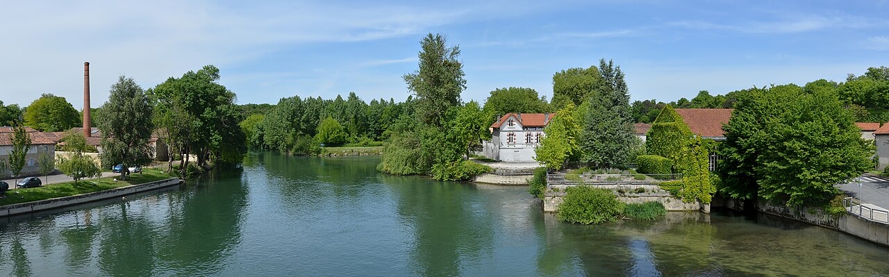 Cognac 16 La Charente depuis le Pont-Neuf 2014