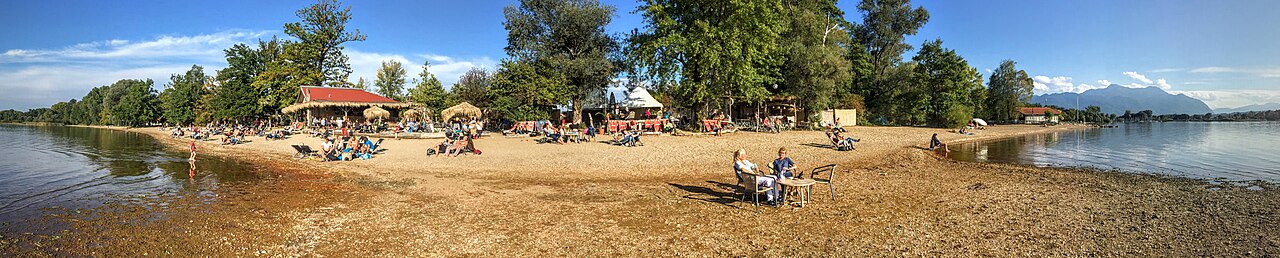 Chiemsee-Strand bei Feldwies an einem wunderschönen Tag 2015 - panoramio