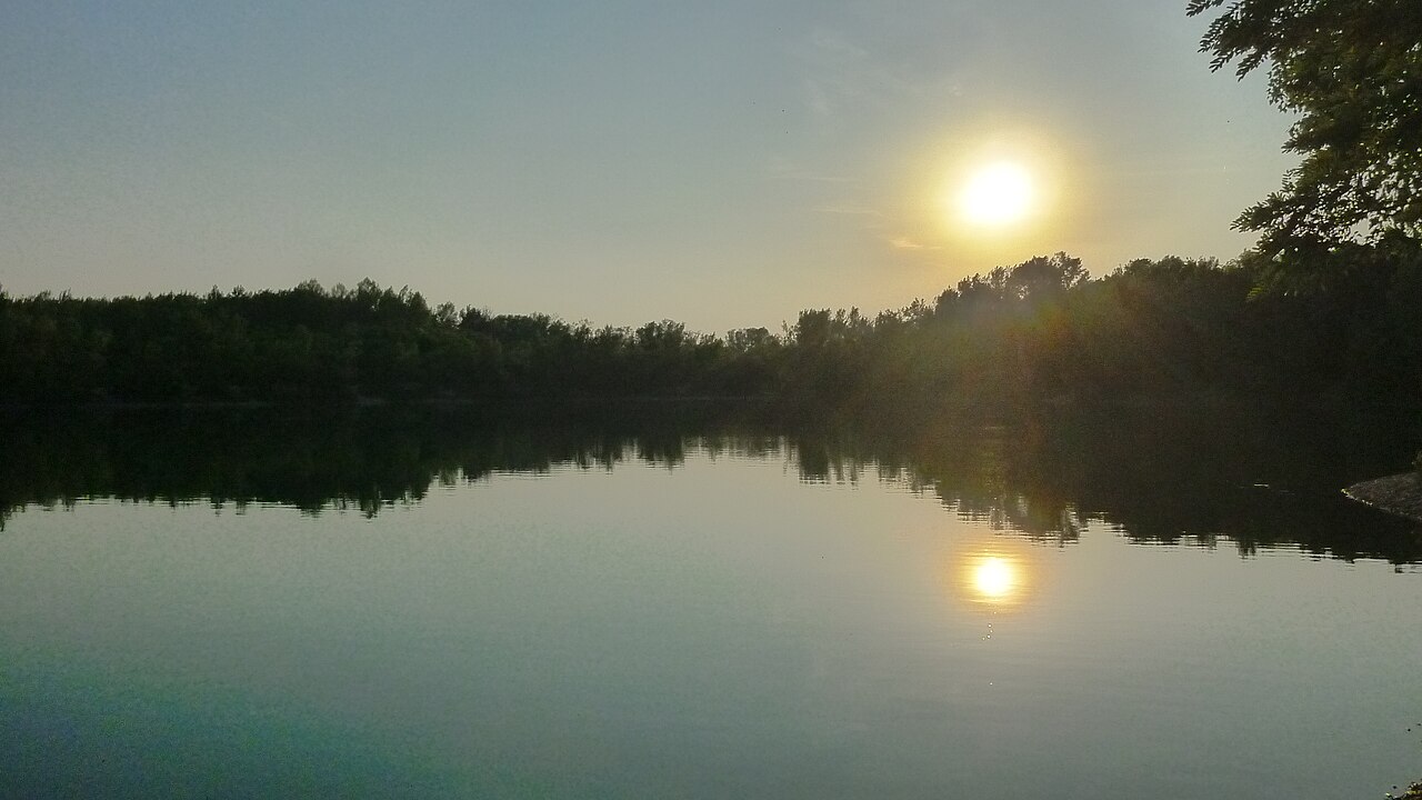 ZÁPAD SLNKA NAD JAZEROM - SUNSET OVER LAKE - panoramio