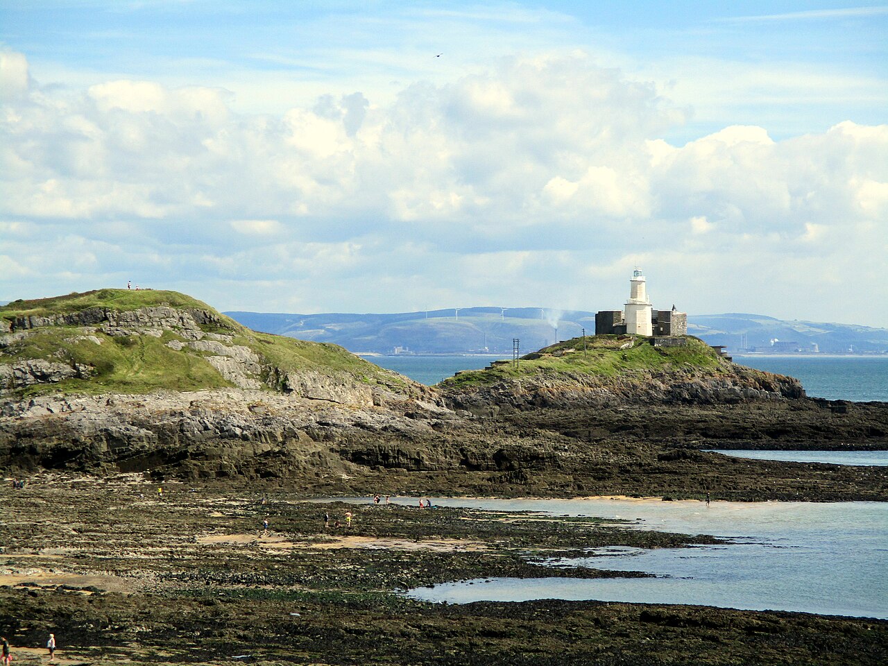 Mumbles Lighthouse (on Mumbles Head) - geograph.org.uk - 5496040