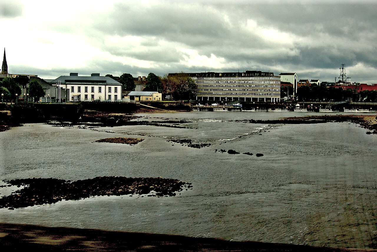 Limerick - Thomond Bridge - Downstream View of River Shannon - geograph.org.uk - 3069076