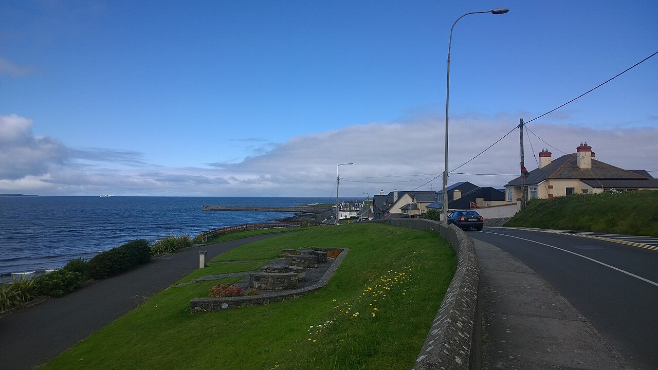 Enniscrone Beach Road - geograph.org.uk - 4677677